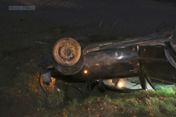 PKW mit zwei Insassen überschlägt sich in Melle, Fahrer betrunken