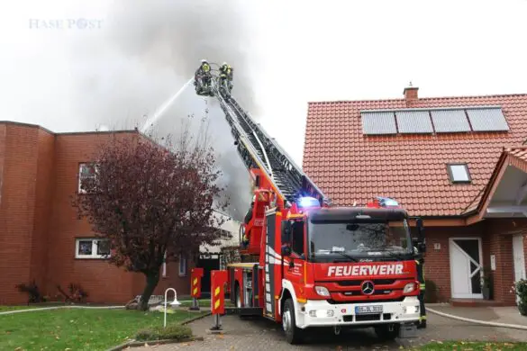 Werkhalle wird Raub der Flammen, schwarze Rauchwolke über Melle-Buer