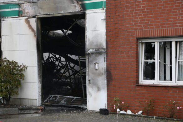 Werkhalle wird Raub der Flammen, schwarze Rauchwolke über Melle-Buer