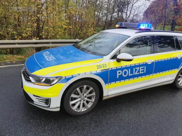 PKW gerät in Autobahnkreuz A30/A33 außer Kontrolle