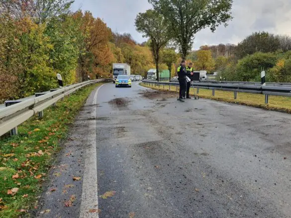 PKW gerät in Autobahnkreuz A30/A33 außer Kontrolle