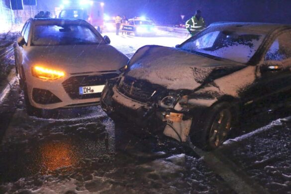 Glätteunfälle auf der Autobahn A1, Karambolage mit fünf Autos auf der A33