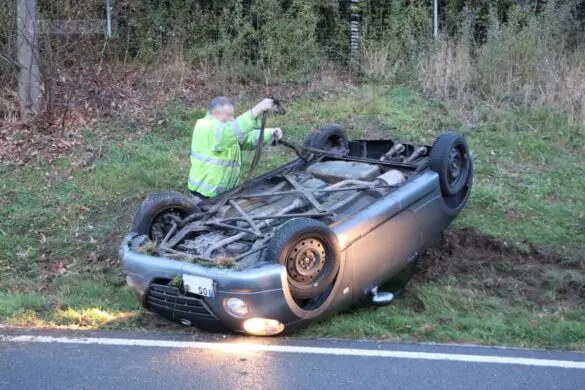 PKW überschlägt sich in Autobahnausfahrt der A33 bei Dissen PKW überschlägt sich in Autobahnausfahrt der A33 bei Dissen