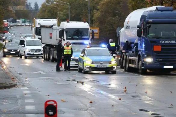 Zusammenstoß von PKW und Fußgängerin, Seniorin schwerst verletzt Zusammenstoß von PKW und Fußgängerin, Seniorin schwerst verletzt