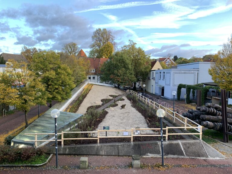 Die Fläche über der Einfahrt zur Vitihof-Tiefgarage soll im kommenden Frühjahr erblühen. / Foto: Stadt Osnabrück