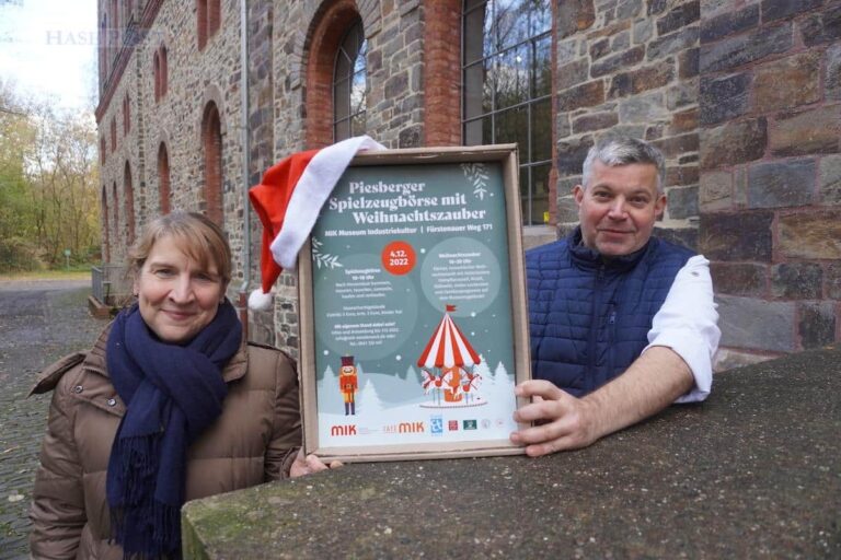 Dr. Vera Hierholzer und Helge Weber freuen sich auf die Spielzeugbörse mit Weihnachtsmarkt. / Foto: MIK