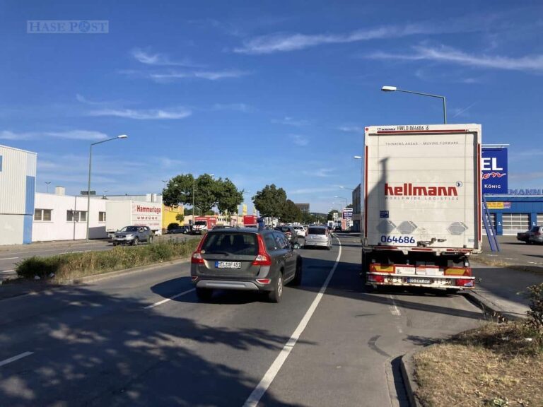 Auf den schmalen Radwegen parkten oft Lkw, die wiederum den Radweg blockierten. / Foto: Daniel Doerk