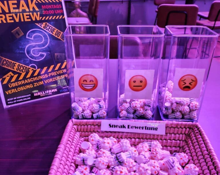 Mit Popcorn gaben die Sneaker ihre Bewertung zu „Shattered - Gefährliche Affäre“ ab. / Foto: Hall of Fame