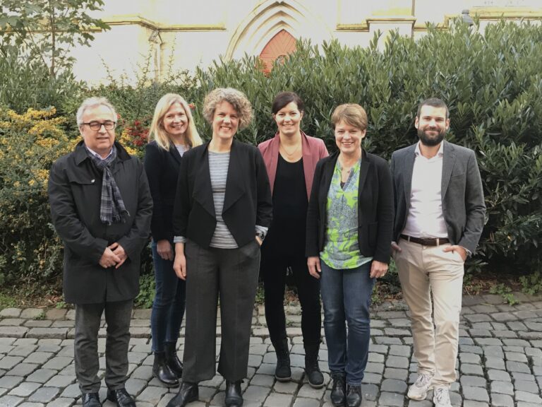 Die Jury der Bürgerinitiative bestehen aus Ulrike Burghardt, Benjamin Lecomte, Ramis Konya, Christine Rother, Prof. Dr. Kathrin Loer und Sarah Vortmann. / Foto: Burrichter