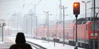 Verkehrsminister nimmt Bahn für Weihnachten in die Pflicht