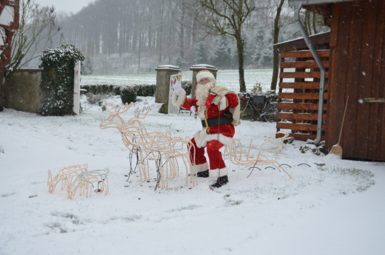 Ob der Weihnachtsmann 2.0 in diesem Jahr auch wieder bei Schnee Freude verbreitet? / Foto: Privat