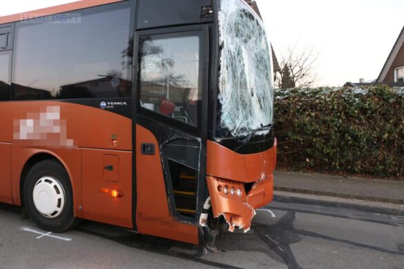 Bus fährt auf Transporter auf – mehrere Kinder werden in Wallenhorst verletzt