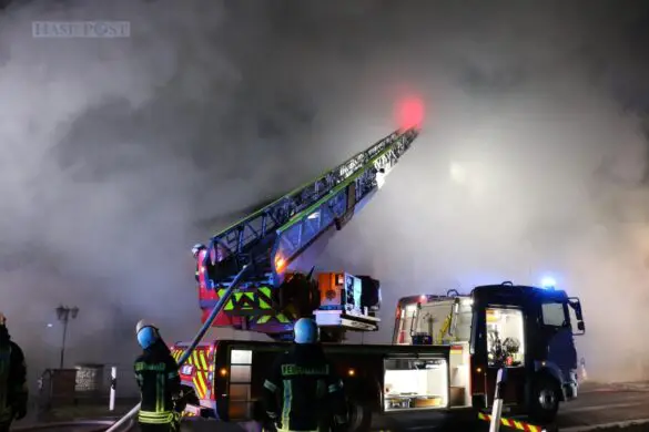 Feuerwehreinsatz in Belm: Großes Wohnhaus fällt Dachstuhlbrand zum Opfer