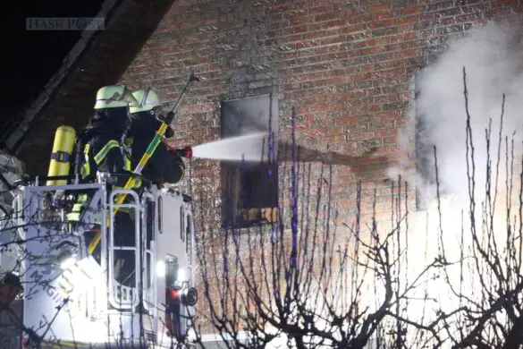 Feuerwehreinsatz in Belm: Großes Wohnhaus fällt Dachstuhlbrand zum Opfer