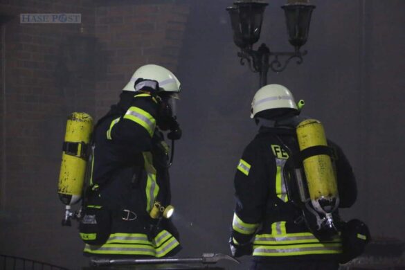 Feuerwehreinsatz in Belm: Großes Wohnhaus fällt Dachstuhlbrand zum Opfer