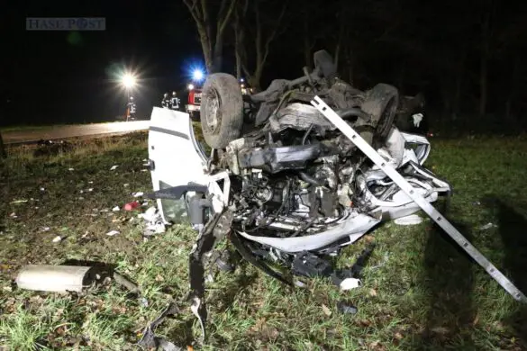 Crash in Ostercappeln: Zwei Fahrzeuge überschlagen, drei Menschen schwerst verletzt Crash in Ostercappeln: Zwei Fahrzeuge überschlagen, drei Menschen schwerst verletzt