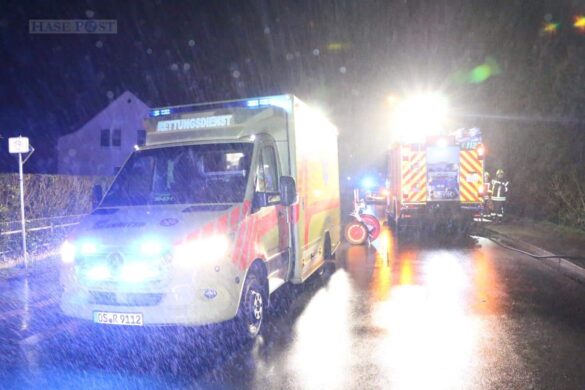 Minderjährige flüchten mit PKW in Hasbergen vor Polizei, Auto kippt aufs Dach und fängt Feuer Minderjährige flüchten mit PKW in Hasbergen vor Polizei, Auto kippt aufs Dach und fängt Feuer