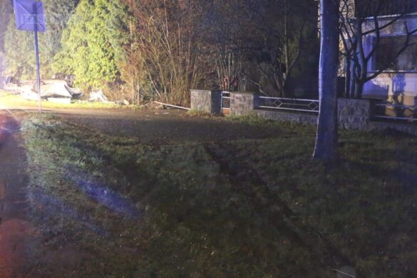 Minderjährige flüchten mit PKW in Hasbergen vor Polizei, Auto kippt aufs Dach und fängt Feuer Minderjährige flüchten mit PKW in Hasbergen vor Polizei, Auto kippt aufs Dach und fängt Feuer