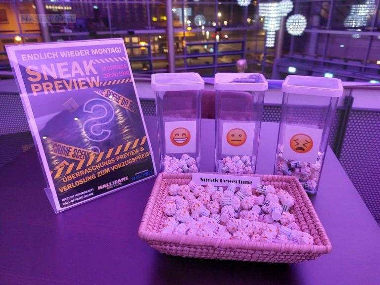 Mit Popcorn gaben die Sneaker ihre Bewertung zu „The Ordinaries“ ab. / Foto: Hall of Fame