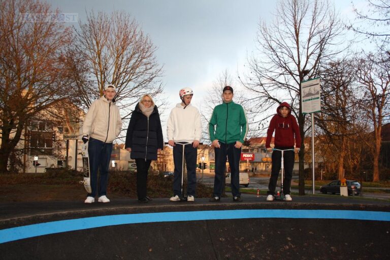 Oberbürgermeisterin Katharina Pötter hat den neuen Pumptrack offiziell eröffnet. / Foto: Stadt Osnabrück / Ulrich Beermann