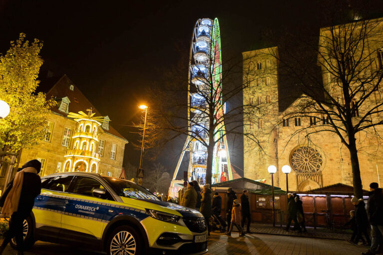 Ordnungsamt auf dem Weihnachtsmarkt 2022 / Foto: Dieter Reinhard