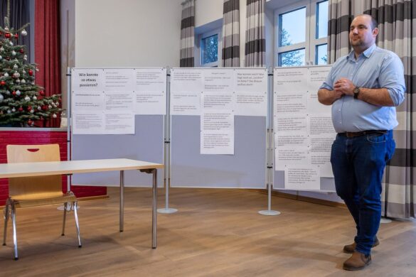 Bischof Bode stellt sich den Fragen der Gemeindemitgliedern der Pfarreiengemeinschaft Ostercappeln/Bad Essen. / Foto: Dieter Reinhard