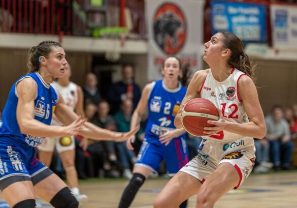 Erkämpfter Sieg zum Weihnachtsfest: GiroLive-Panthers gewinnen letztes Spiel des Jahres mit 71:65