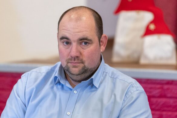 Bischof Bode stellt sich den Fragen der Gemeindemitgliedern der Pfarreiengemeinschaft Ostercappeln/Bad Essen. / Foto: Dieter Reinhard