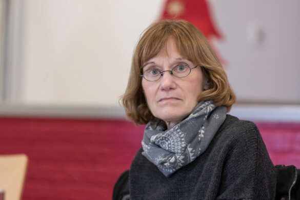 Bischof Bode stellt sich den Fragen der Gemeindemitgliedern der Pfarreiengemeinschaft Ostercappeln/Bad Essen. / Foto: Dieter Reinhard