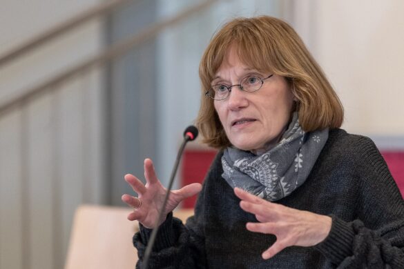 Bischof Bode stellt sich den Fragen der Gemeindemitgliedern der Pfarreiengemeinschaft Ostercappeln/Bad Essen. / Foto: Dieter Reinhard