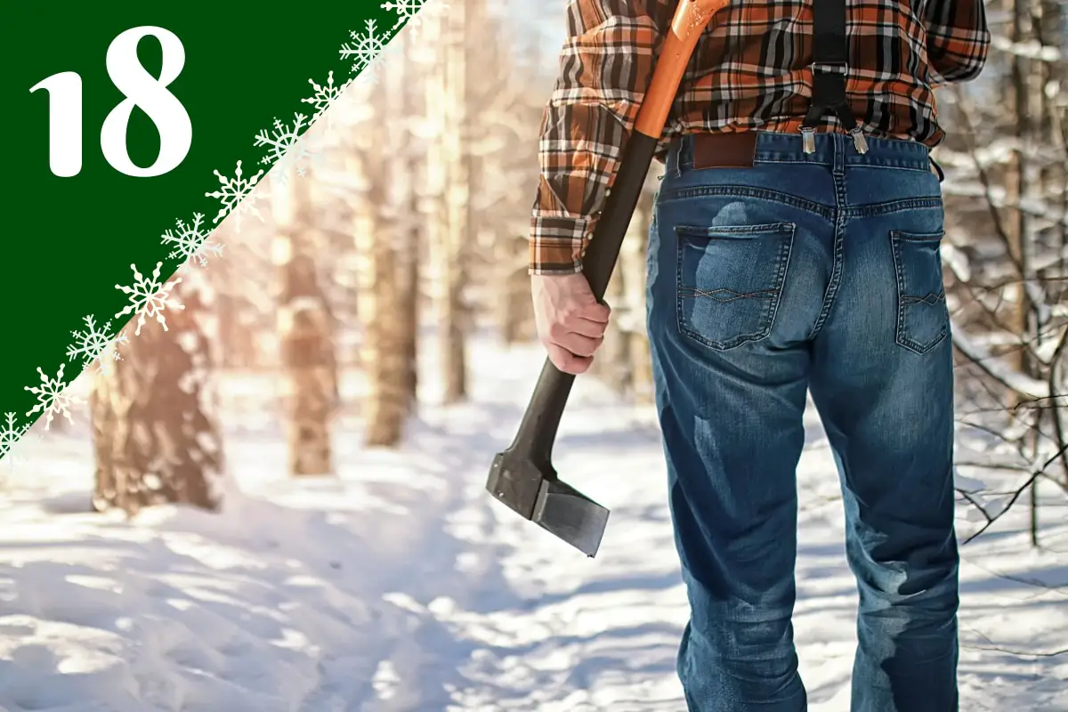 Opa Willi kümmert sich um den Weihnachtsbaum.