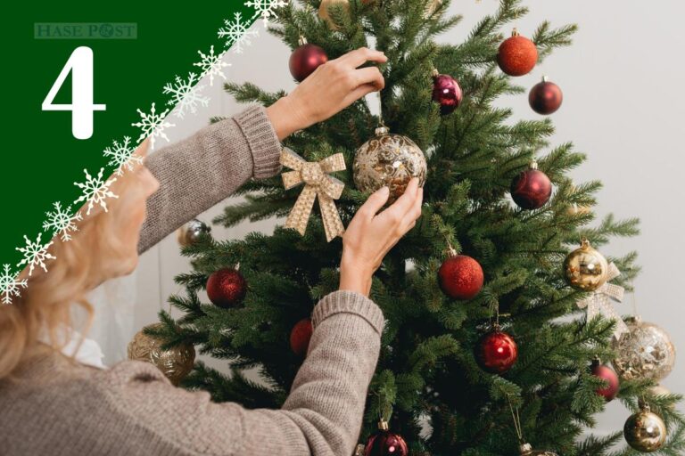 Lillies Kugel bekommt einen Ehrenplatz am geschmückten Baum
