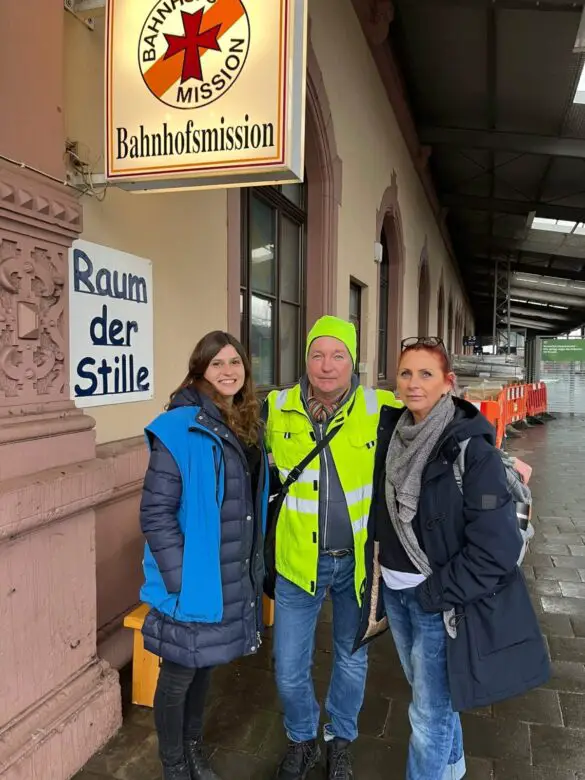 In der Bahnhofsmission bot das Theater einen Tag lang kostenlose Haarschnitte an. / Foto: Theater Osnabrück In der Bahnhofsmission bot das Theater einen Tag lang kostenlose Haarschnitte an. / Foto: Theater Osnabrück