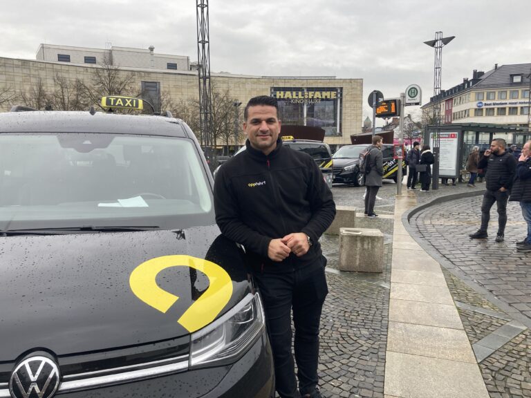 Direkt neben die Bushaltestellen, da möchte Appfahrt-Chef Selahattin Ekicibil hin. / Foto: Schulte