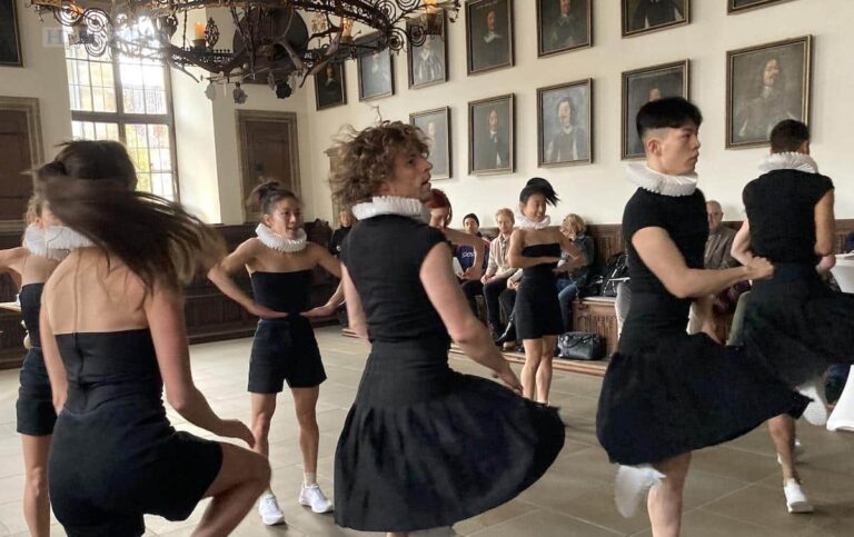 Auch im Jubiläumsjahr wird es sich um Tanz als "universelle Sprache" drehen. Die Dance Company des Theater Osnabrück gab einen Vorgeschmack. / Foto: Schulte