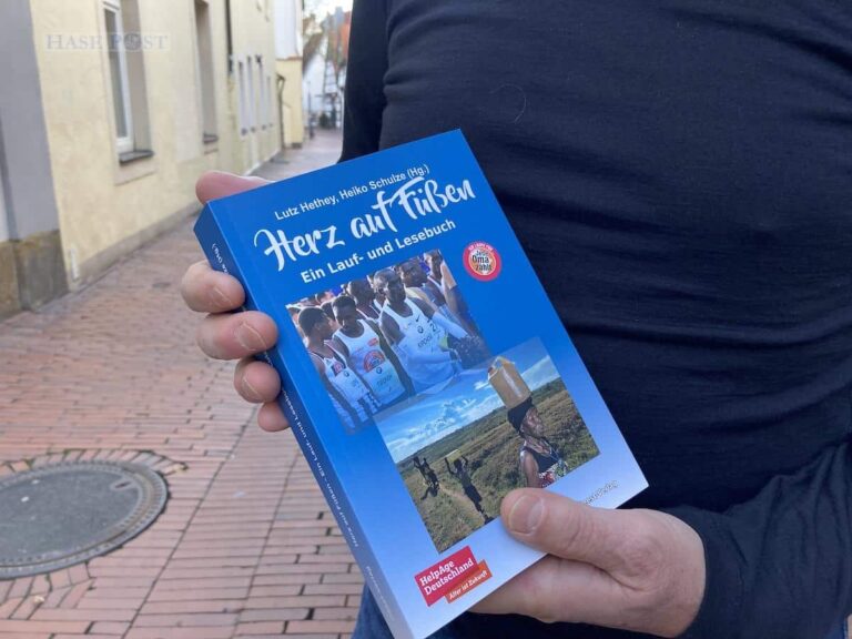 "Herz auf Füßen" heißt das erste Buch des Osnabrücker Vereins. / Foto: Schulte