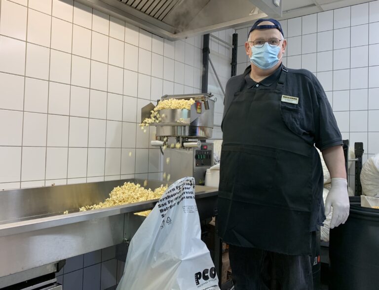 Er ist der Mann fürs Popcorn in der Hall of Fame: Dirk Oppermann. / Foto: Guss