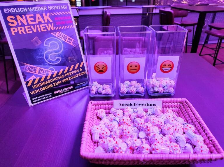 Mit Popcorn gaben die Sneaker ihre Bewertung zu „She Said“ ab. / Foto: Hall of Fame