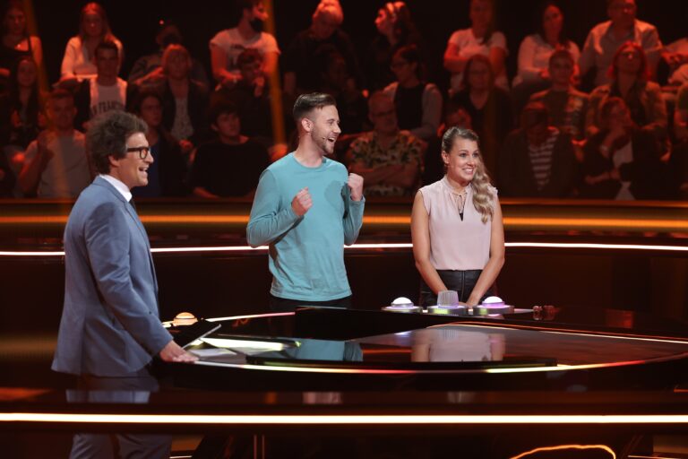 Leon Dorff und Vanessa Schulte bei "Ohne Limit" moderiert von Daniel Hartwich. / Foto: RTL Deutschland