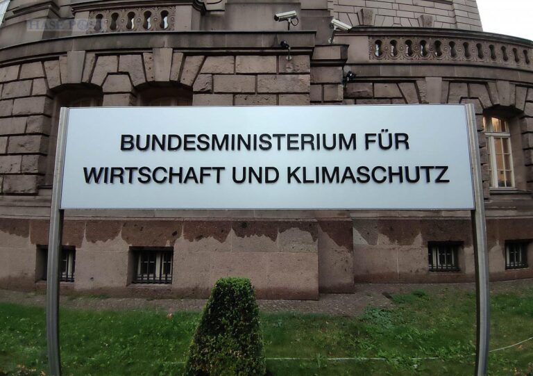 Habeck lässt Strategie zur CO2-Lagerung im Boden ausarbeiten