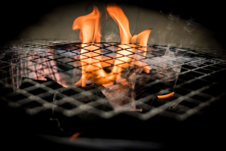 (Symbolbild) Holzkohlegrill