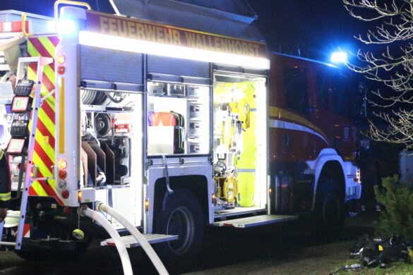 Garagenbrand droht auf Wohnhaus und Nachbargrundstück in Wallenhorst überzugreifen