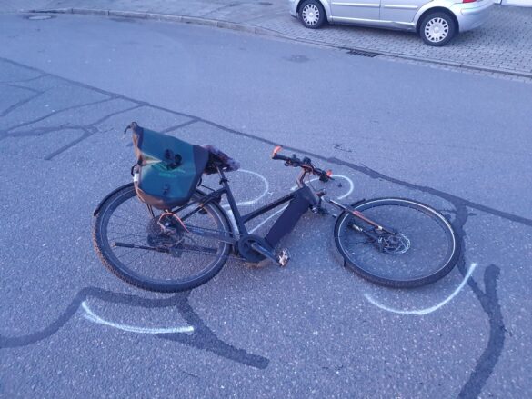 Radfahrerin bei Zusammenstoß mit Auto im Schinkel schwer verletzt