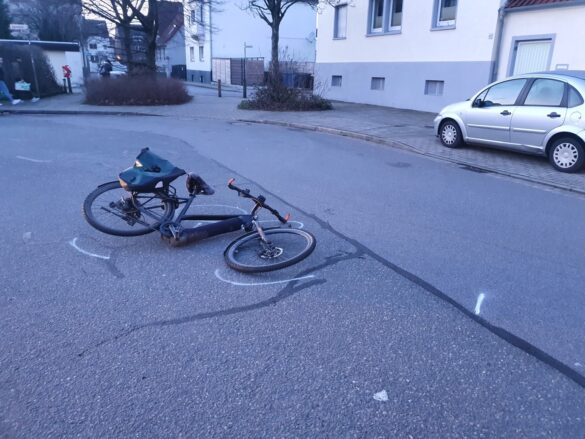 Radfahrerin bei Zusammenstoß mit Auto im Schinkel schwer verletzt