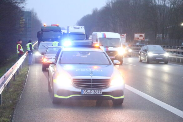 Auffahrunfall mit vier Fahrzeugen und drei Leichtverletzten auf der Autobahn 30 / Foto: Heiko Westermann Auffahrunfall mit vier Fahrzeugen und drei Leichtverletzten auf der Autobahn 30