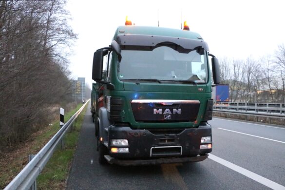 Auffahrunfall mit vier Fahrzeugen und drei Leichtverletzten auf der Autobahn 30 / Foto: Heiko Westermann Auffahrunfall mit vier Fahrzeugen und drei Leichtverletzten auf der Autobahn 30