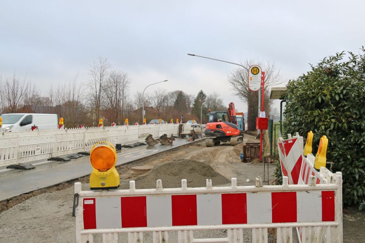 Auch in diesem Jahr werden wieder acht Bushaltestellen im Stadtgebiet barrierefrei ausgebaut. Verkehrsteilnehmer müssen mit Beeinträchtigungen rechnen. / Foto: Stadt Georgsmarienhütte/ Niklas Otten