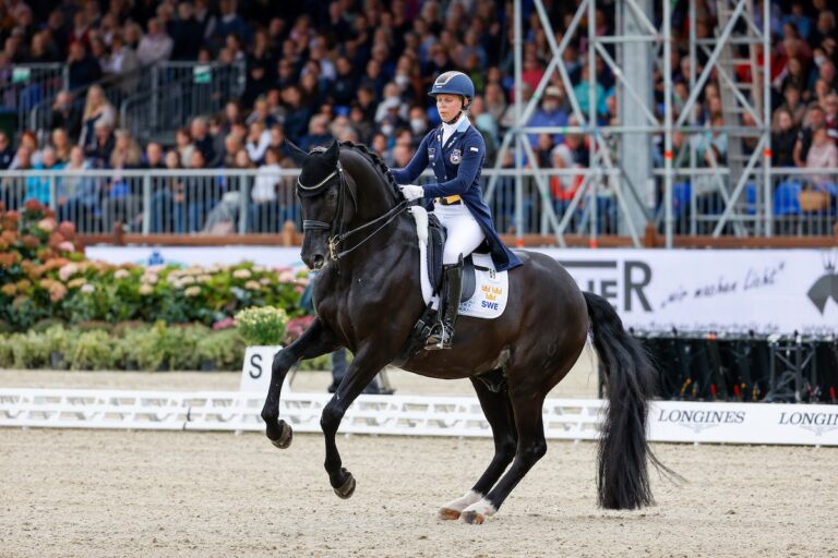 Therese Nilshagen (SWE) und Dante Weltino OLD sind eines der Aushängepaare Schwedens und Zuschauerlieblinge bei Horses & Dreams in Hagen a.T.W. / Foto: Stefan Lafrentz
