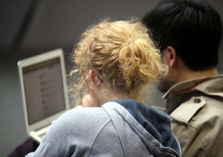 Menschen am Laptop