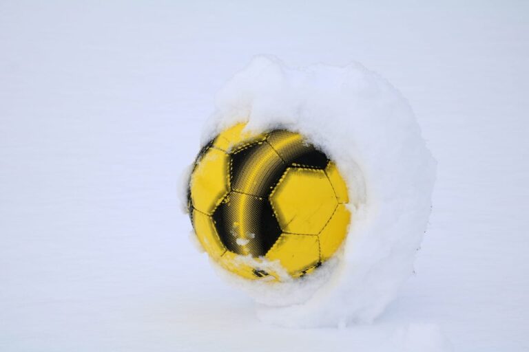 Fußball im Schnee